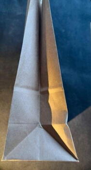 Papirspose med snoede håndtag & logo 18x8x21 cm, brun