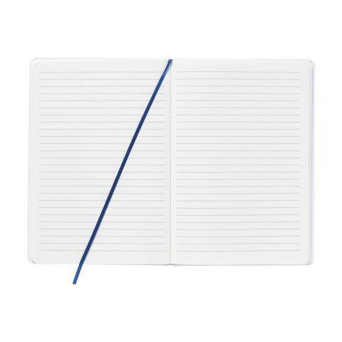 Praktisk notesbog i A5-format med ca. 80 siders cremefarvet og linjeret papir, hardcover, elastiklukning, trykt logo og silkebånd. Notesbogens cover er hvid men elastikken fås i et hav af farver.