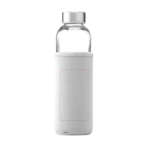Slank, miljøvenlig og lækfri drikkeflaske i bæredygtig sodalime-glas og skruelåg i rustfrit stål. Med sleeve i neopren, der gør det behageligt at holde flasken. Kapacitet på 500 ml og trykt logo.