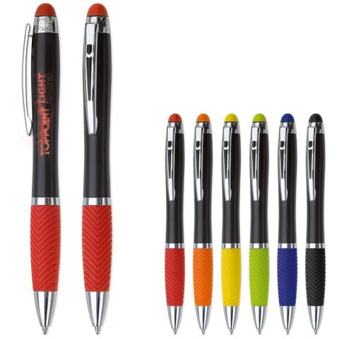 Pen med twist-funktion, gummigreb i flotte farver med matchende farve på touch-pad´en på toppen. Logoet lasergraveres i str. 40 x 6 mm, og det lyser op vha. LED-pære.