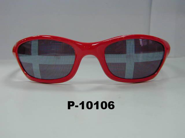 Smart rød DK-solbrille sælges fra lille restlager. Brillen har en UV-400 beskyttelse.