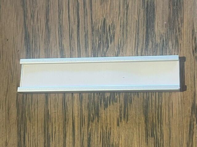 Navneskilt, aluprofil 65x15 mm med tape