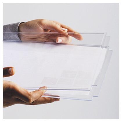 Flot dobbeltsidet menukortholder produceret i tranparent akryl. Fritstående på fod. Budskabet udskiftes let og genbruges til nyt indhold. A6-format: 10,5 x 14,80 cm.