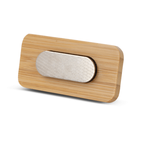 Navneskilte i bambus med magnet, logo og navn