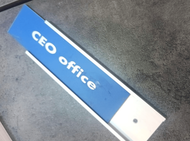 Alu-Skilt 200 x 25 mm med skruehuller