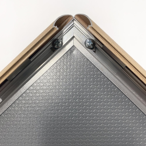 Klapramme A4, 25 mm kanter,
aluminium i lys egetræslook