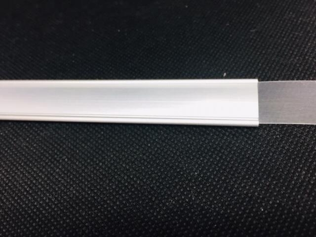 Dørskilt, aluprofil for 12 mm Dymo, dobbeltklæbende skiltetape