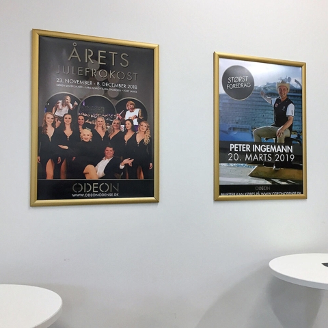 Klapramme i mat gold med 25 mm klapkanter 25 mm bredde, str. A4 - 70x100 cm