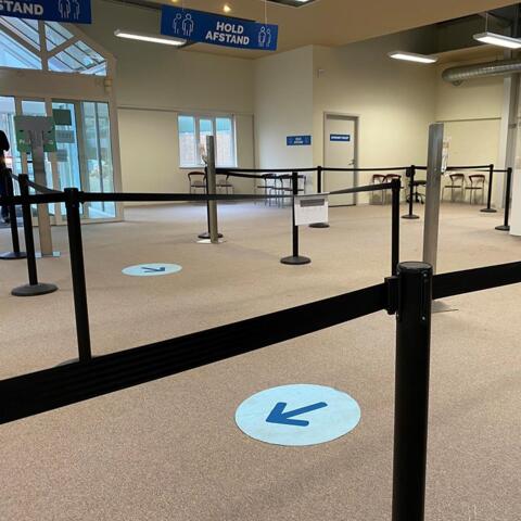 Afspærringsstander, 1 stk, metal, 3 m bånd, Sort stolpe, sort bånd