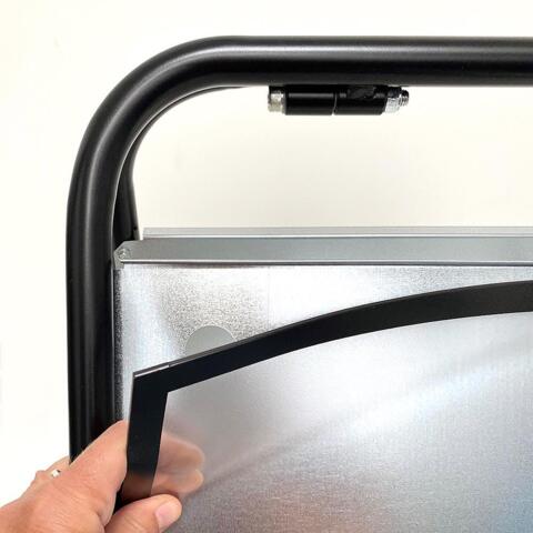 Frontplade PET med magnet, sort kant, B2 - 50 x 70 cm