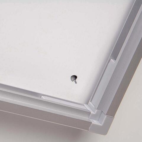 Infoboks 9 x 4 med metalbagplade