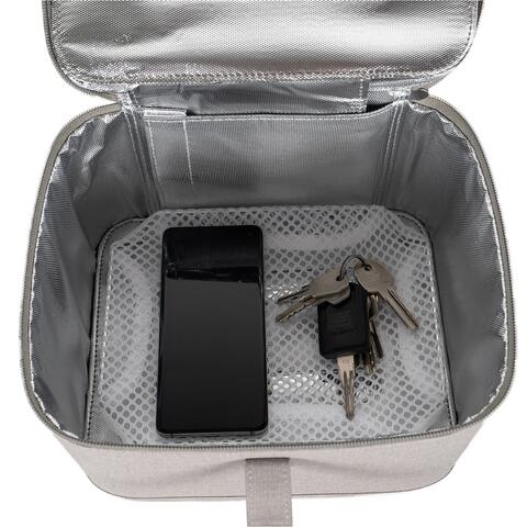 Denne taske steriliserer dine ting med UV-belysning, så du altid er sikret imod smittekilder. Ideelt til telefon, nøgler osv. Mål: 25,4 x 20,7 x 16,1 cm.