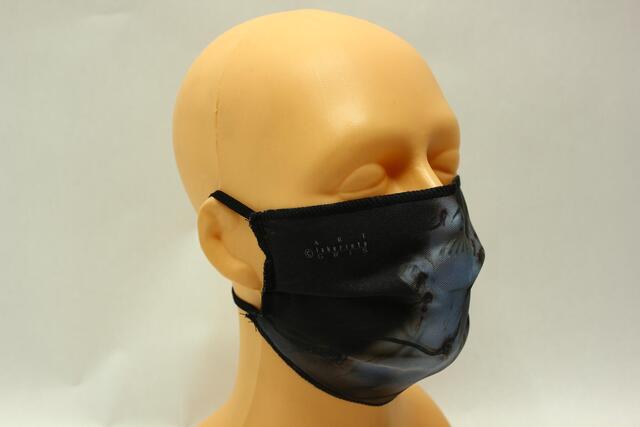Mkrofiber-maske 205 gr/m2– 1-lag. Dejlig blødt materiale, som er behageligt at bære. Sublimationstryk i alle farver. Mundbindet kan vaskbar ved 60 grader, og bliver derved genanvendeligt. Certifikat: OEKO-TEX®.