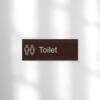 Unisex-toilet skilt 60x150 mm, mørk bambus, lysegrå folietekst