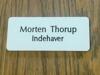 Navneskilt til dør eller tøj, 70x30 mm ,hvid plast, graveret