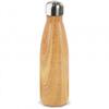 Denne genanvendelige termoflaske indeholder 500 ml, og kan bruges til både kolde og varme drikke. Overfladen er Wood look-a-like med lasergraveret logo. Flasken er fremstillet af rustfri stål med dobbeltlags isolering, hvorved temperaturen på indholdet varer længere. Flasken er BPA-fri og økologisk. Str.: Ø70 x 245mm