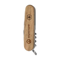 Victorinox Huntsman Wood lommekniv med CO2 graveret logo på siden