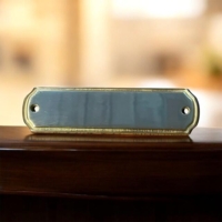 Messingskilt 155 x 44 x 4,9 mm  - graveret og ilagt ægte sort farve